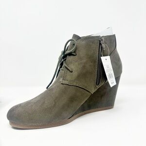 Women’s Size 11 Grey Wedge Bootie